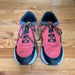 Easy spirit women’s sneakers: size 9. Excellent condition. Orange/ Red hue.